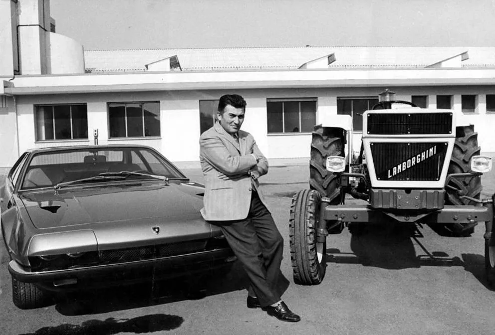 Феручо Ламборджини с Jarama и трактор от неговата марка, 1970 г