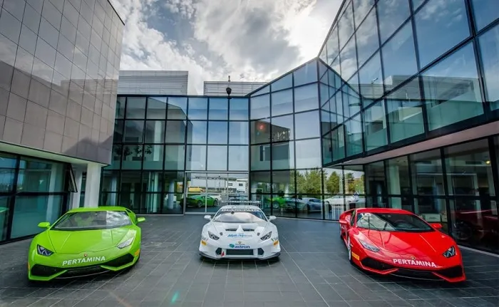Музей на Lamborghini в Сант'Агата Болонезе, Болня Италия
